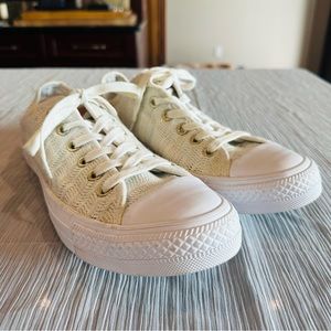 Woman’s Converse 10 white/cream with lace like woven detailing Worn once
